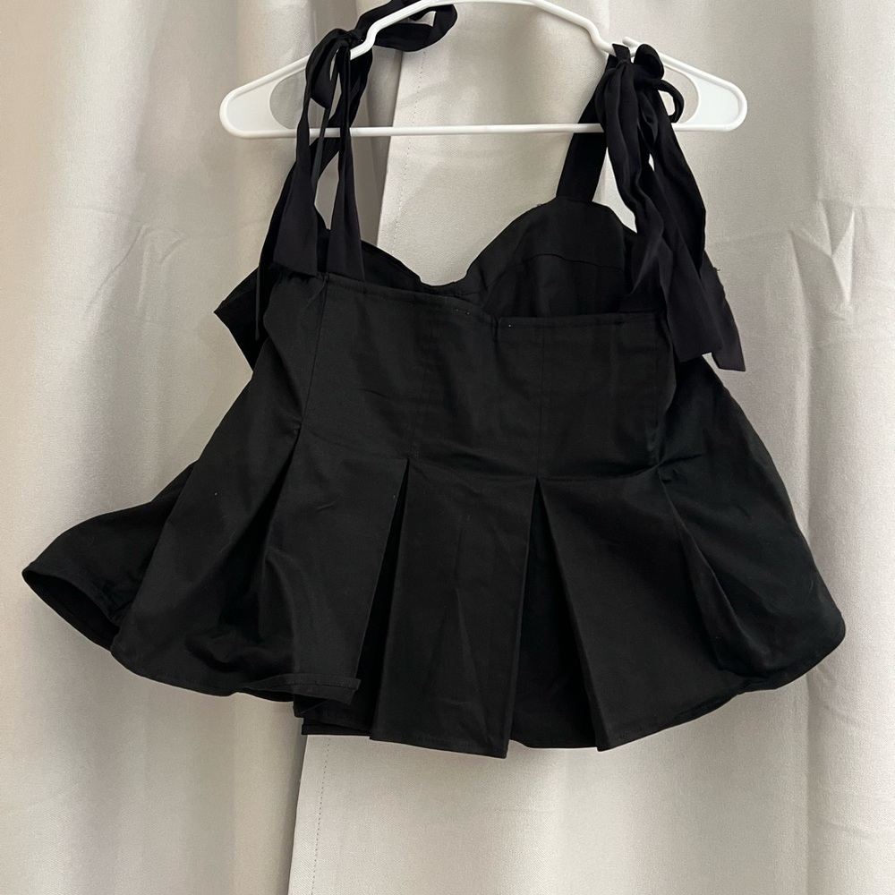 Chic Black Women's Tank Top - Picture 2 of 3